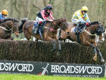 Image of horses jumping at Fontwell Park to promote Autumn Friday Afternoon Racing on 7th November 2025